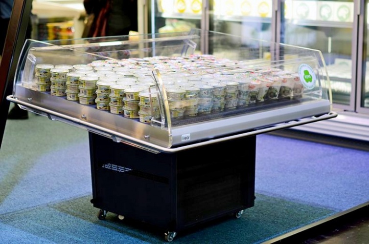 Новая энергоэффективная ПРОМО витрина Freor IDA