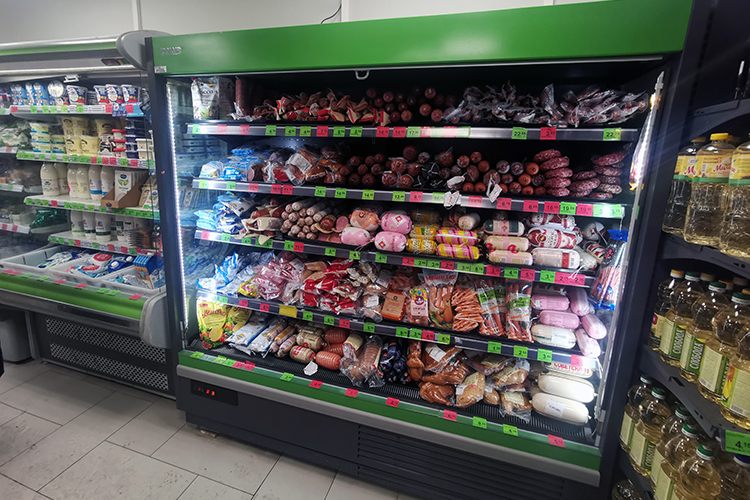 Пристенные стеллажи на встроенном холоде POLAIR Stretto Plug-In для ООО "Евроторг"