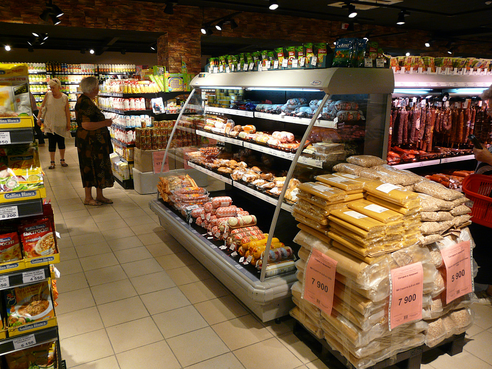 Продовольственный супермаркет "Радуга-Свет" в Солигорске на ул. Ленина, 32